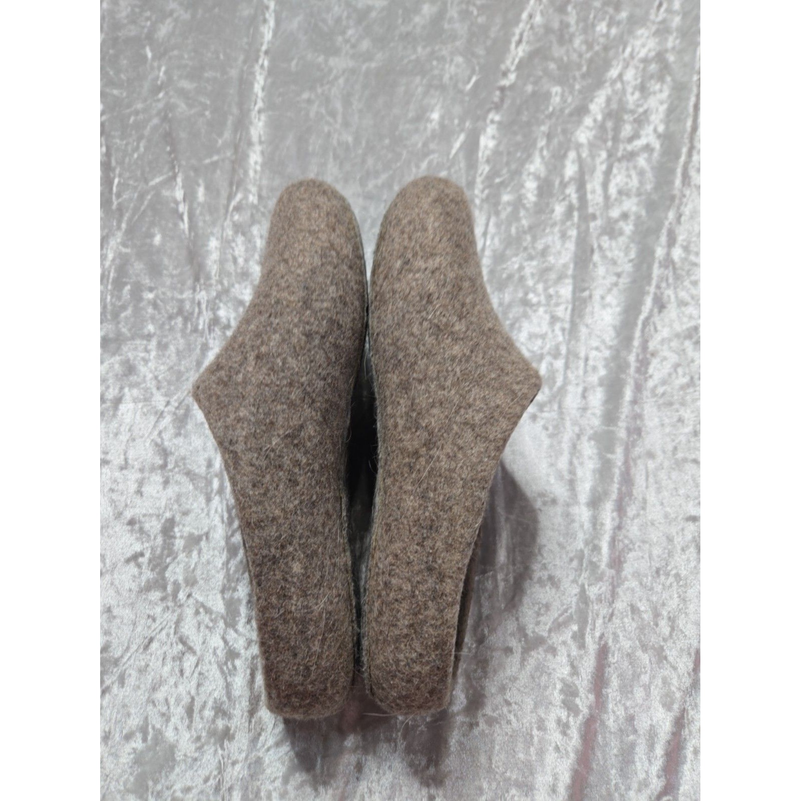 Kyrgies 100% Wool Slip-On Slippers Men's Size 9.5 / 10 — image 7 of 8